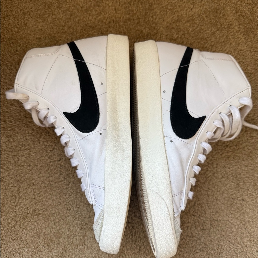 Nike blazers White and Black High-Tops - Picture 3 of 7